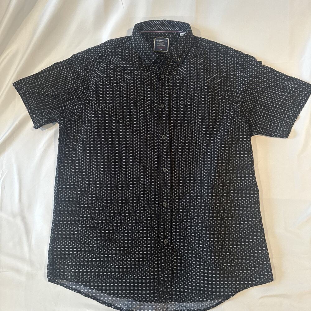 International Report, Black Short Sleeve Shirt Button Up With A Pattern Size L